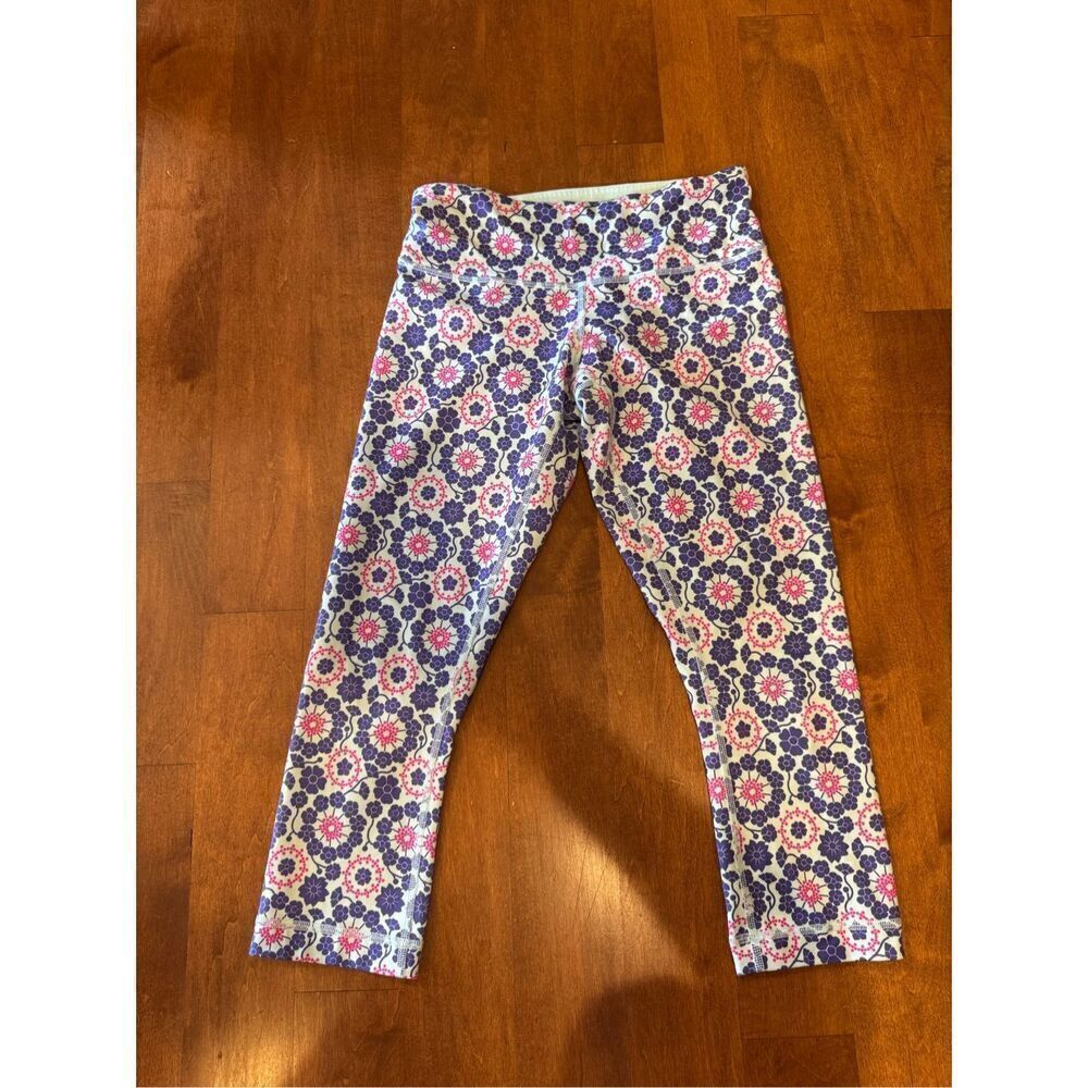 Woman’s Lululemon size 4, colorful Capri pants